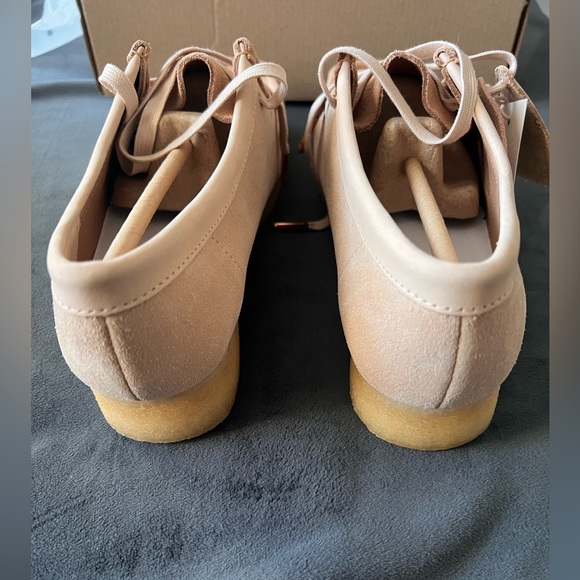 Clarks Wallabees Light Tan Suede - Picture 9 of 12